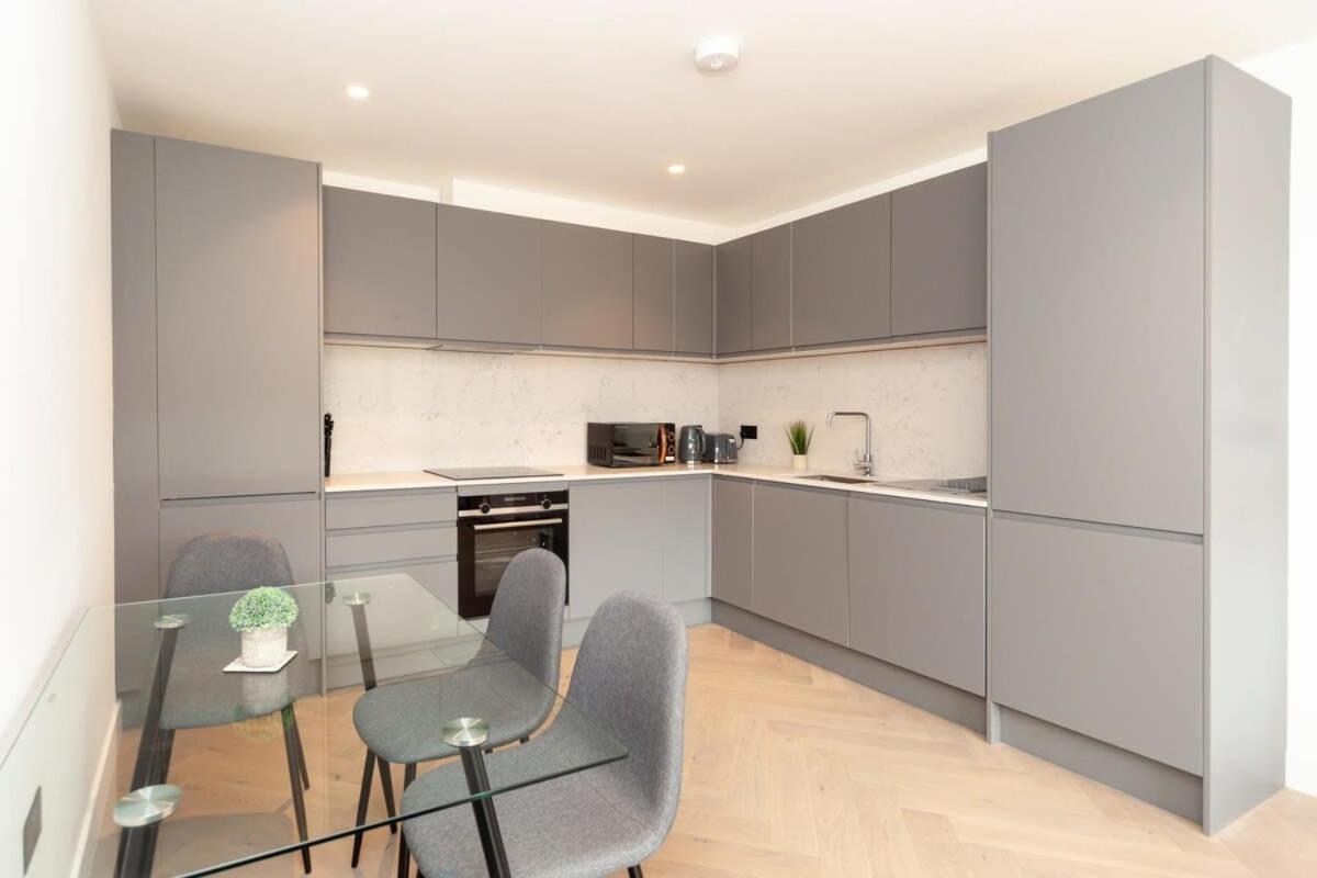Modern 2 Bedroom Apartment In Wimbledon لندن المظهر الخارجي الصورة